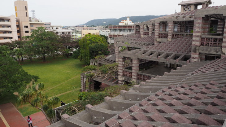 建築と沖縄風土との融合「名護市庁舎」