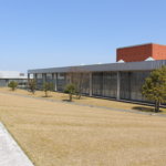 向こう側を感じるワンルームの空間「福井県立図書館・文書館」