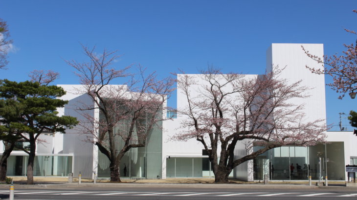 街と建築・アートをブレンドする「十和田市現代美術館」